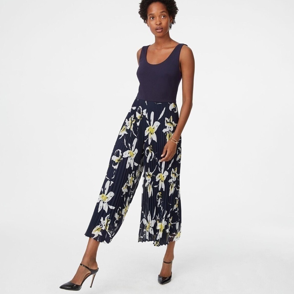 Club Monaco Navy Blue Floral Pleated Jumpsuit Size 4 Lightweight Flowy Casual
